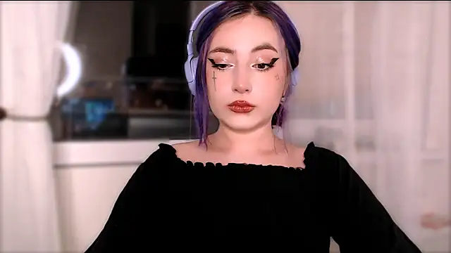 Snapshot of purplewitch chatting on October 2025 07:36:01 PM purplewitch online show from October 2025 07:36:01 PM