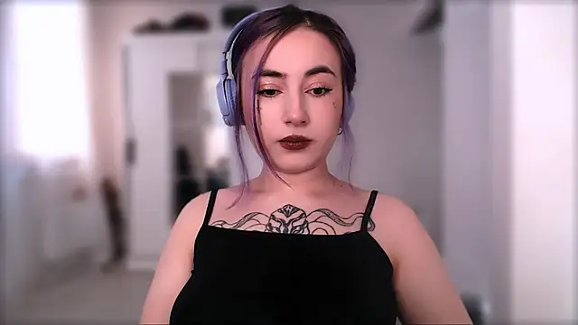 Snapshot of purplewitch chatting on November 2025 09:36:01 AM purplewitch online show from November 2025 09:36:01 AM