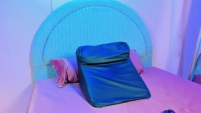 yeikafoxy online show from April 2026 11:42:01 AM