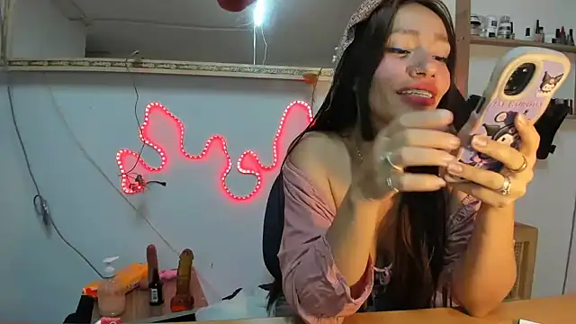 Snapshot of IZZY_BEAUTIFUL chatting on February 2025 06:07:02 AM IZZY BEAUTIFUL online show from February 2025 06:07:02 AM