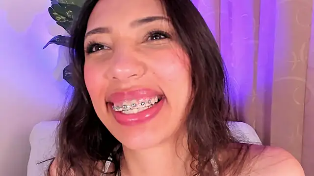 Miss veronicaa2 online show from April 2026 06:03:02 PM