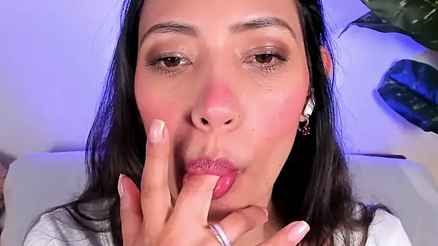 Miss veronicaa2 online show from May 2026 01:18:02 PM