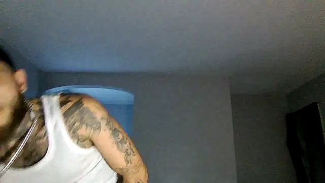 cruz815 online show from October 2025 08:33:01 PM