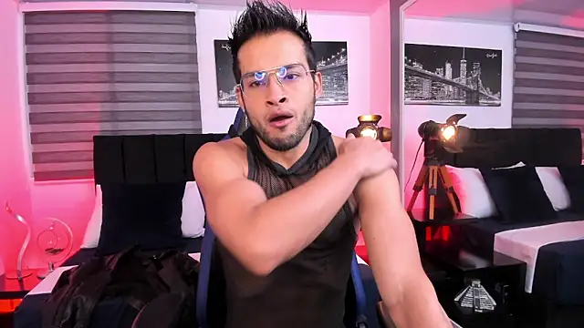 Max Conor1 online show from March 2025 11:41:01 AM