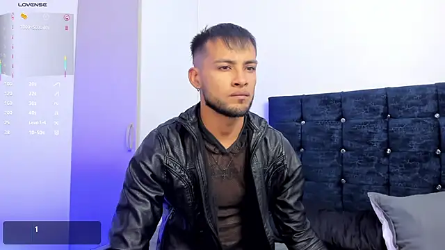 Max Conor1 online show from October 2025 01:04:02 PM