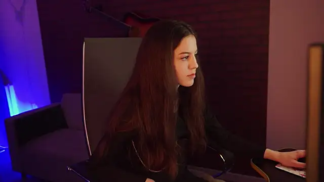 Snapshot of MilaStoyne chatting on March 2025 06:07:02 AM MilaStoyne online show from March 2025 06:07:02 AM