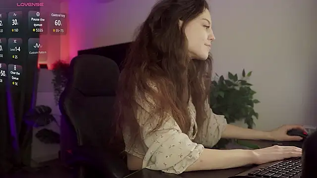 Snapshot of MilaStoyne chatting on October 2025 06:15:02 AM MilaStoyne online show from October 2025 06:15:02 AM