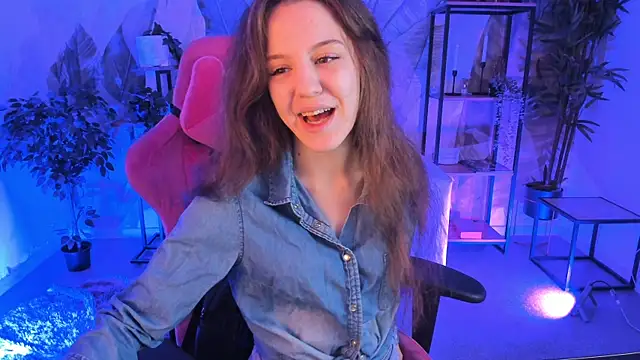 Snapshot of MilaStoyne chatting on December 2025 06:40:02 AM MilaStoyne online show from December 2025 06:40:02 AM