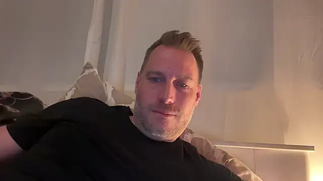 Christian87xxx online show from November 2025 05:01:02 PM