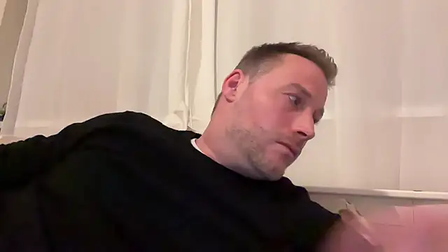 Christian87xxx online show from November 2025 05:30:01 PM