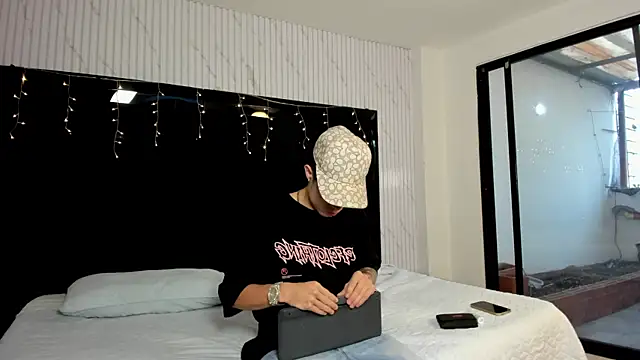 marcuscollins1  online show from February 2026 12:21:01 PM