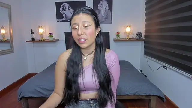 Nohemi louse online show from February 2025 07:33:01 PM