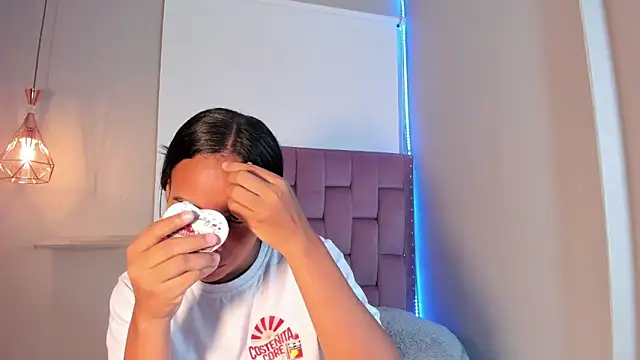 Roxy Stonee online show from April 2026 07:22:01 PM