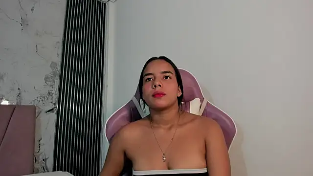 Roxy Stonee online show from April 2026 12:21:02 PM