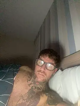 Snapshot of Jamesdeanmcqueen chatting on November 2025 11:26:02 PM Jamesdeanmcqueen online show from November 2025 11:26:02 PM