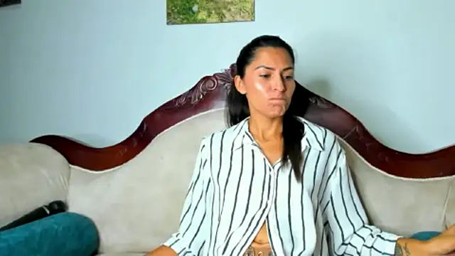 Sofiadelacruz online show from October 2025 10:17:01 PM