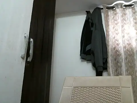 Snapshot of indianhairybull chatting on February 2026 04:43:02 AM indianhairybull online show from February 2026 04:43:02 AM