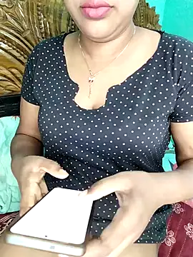 monekhan123 online show from December 2025 12:03:02 PM