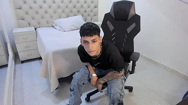 JhoanLeandro online show from January 2026 05:44:01 AM