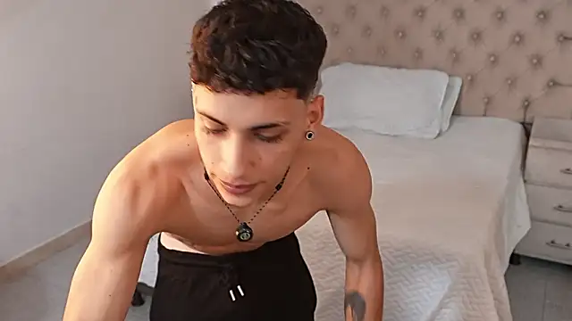 JhoanLeandro online show from February 2026 05:14:01 AM