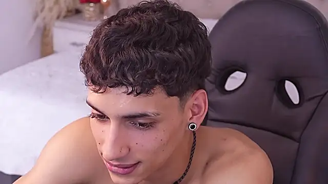 JhoanLeandro online show from March 2026 08:41:02 AM