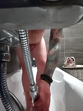 Snapshot of bouraktom6 chatting on October 2025 08:43:01 PM bouraktom6 online show from October 2025 08:43:01 PM