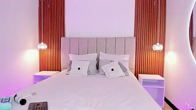 khloe-sweet online show from November 2025 01:11:01 PM