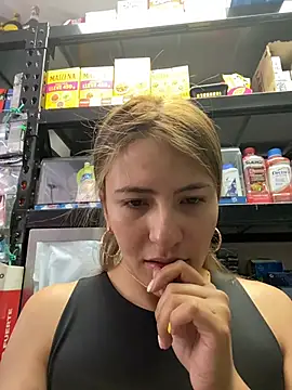 Snapshot of Andrea18_blonde chatting on June 2026 03:45:02 PM Andrea18 blonde online show from June 2026 03:45:02 PM