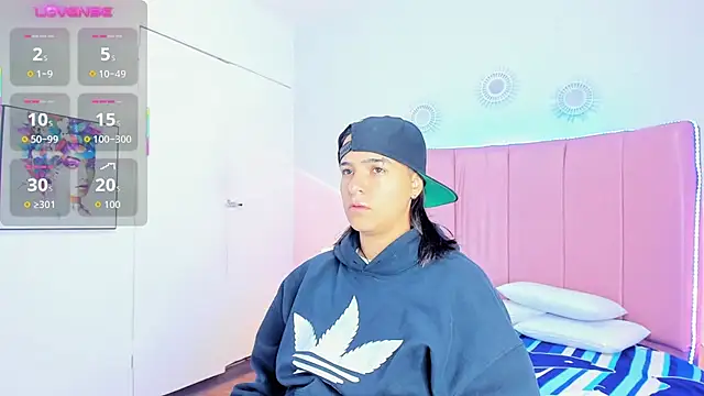 Liiam smith  online show from November 2025 12:58:02 PM