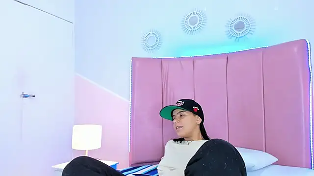 Liiam smith  online show from November 2025 01:21:02 PM