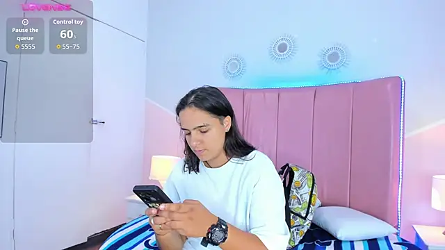 Liiam smith  online show from November 2025 01:32:02 PM