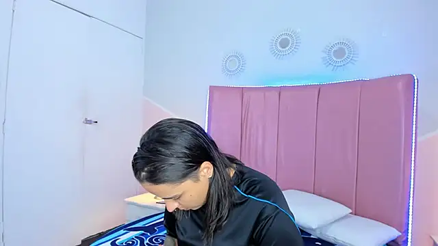 Liiam smith  online show from December 2025 01:27:01 PM