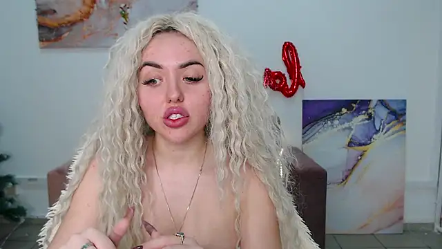 Snapshot of MissisCaty chatting on February 2025 04:40:01 AM MissisCaty online show from February 2025 04:40:01 AM