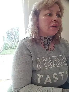 CannabisQueenn online show from March 2026 09:15:01 AM