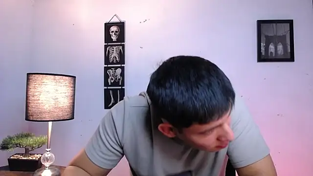 JamesCr  online show from November 2025 12:20:02 AM