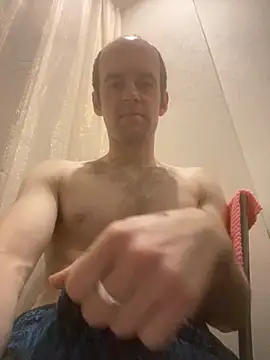 LynnAhNight online show from October 2025 02:45:02 AM