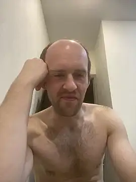 LynnAhNight online show from April 2026 06:41:01 PM