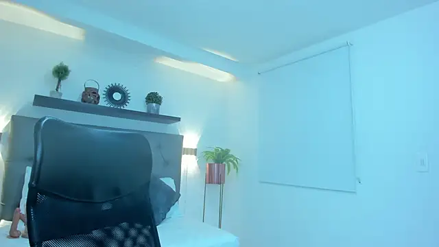 tiffanny doll  online show from April 2026 01:06:02 PM