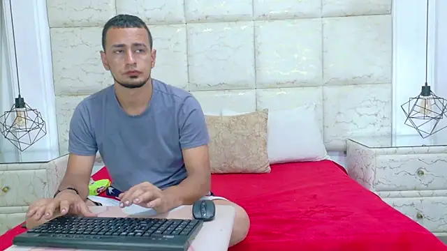 Snapshot of ThaliaANDNicholas chatting on March 2025 07:54:02 PM ThaliaANDNicholas online show from March 2025 07:54:02 PM