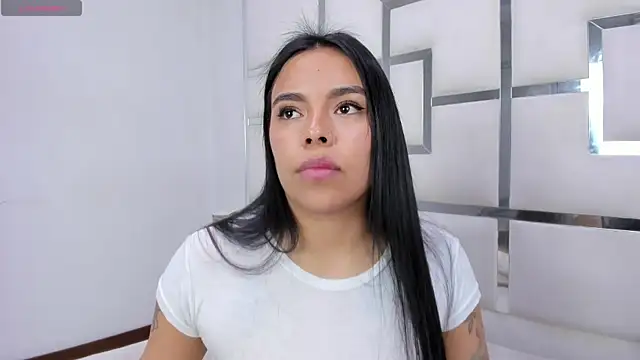 ZoeWan69 online show from May 2026 06:09:01 PM