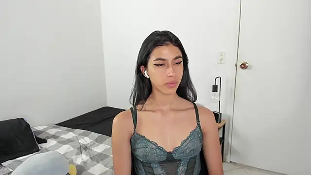 Snapshot of Mazikeen__18 chatting on April 2026 01:09:02 PM Mazikeen 18 online show from April 2026 01:09:02 PM