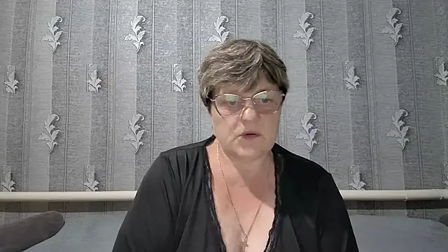 Snapshot of ElzaJewel chatting on June 2026 08:31:02 PM ElzaJewel online show from June 2026 08:31:02 PM
