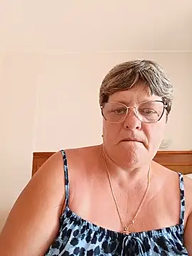 Snapshot of ElzaJewel chatting on June 2026 09:25:01 AM ElzaJewel online show from June 2026 09:25:01 AM