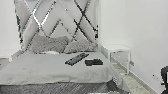 Your Lady Milf online show from February 2025 12:24:01 PM