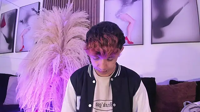 Snapshot of Allen_Starck chatting on November 2025 03:05:01 AM Allen Starck online show from November 2025 03:05:01 AM