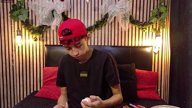 Snapshot of Allen_Starck chatting on December 2025 07:40:02 PM Allen Starck online show from December 2025 07:40:02 PM