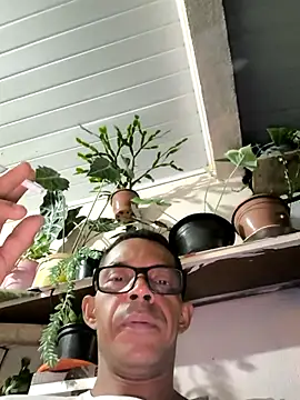 Renato571 online show from April 2026 01:03:01 AM