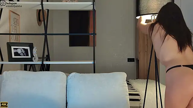 emiljanna online show from November 2025 04:00:02 AM