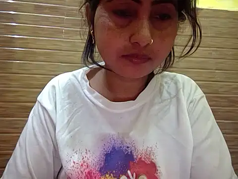 Snapshot of Queen_Couple chatting on March 2025 06:43:01 PM Queen Couple online show from March 2025 06:43:01 PM