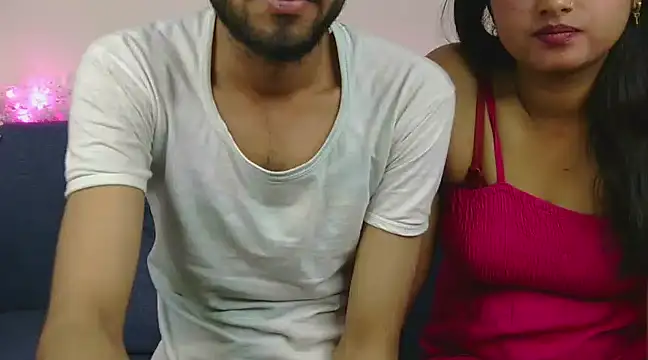 Snapshot of Queen_Couple chatting on March 2025 10:28:02 AM Queen Couple online show from March 2025 10:28:02 AM